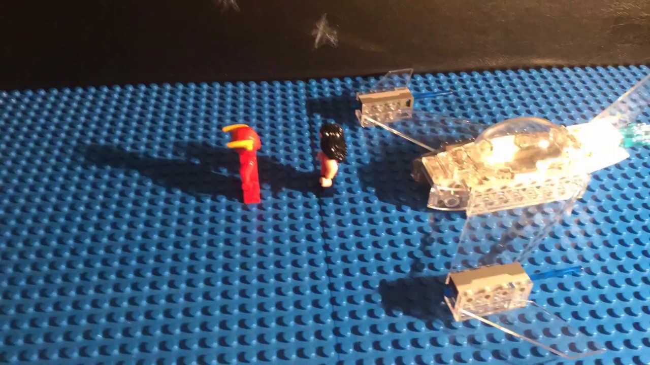 Flash VS. Wonder Woman (stop Motion)