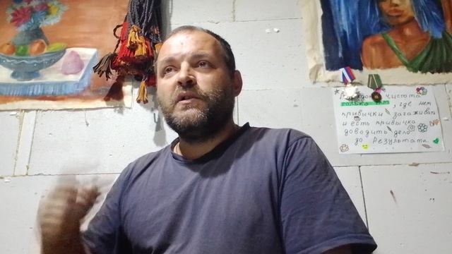 должен или обязан.