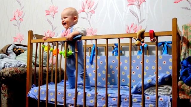 Ребенок очень задорно, весело и радостно смеется! Детский смех!