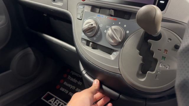 Toyota SIENTA 2004