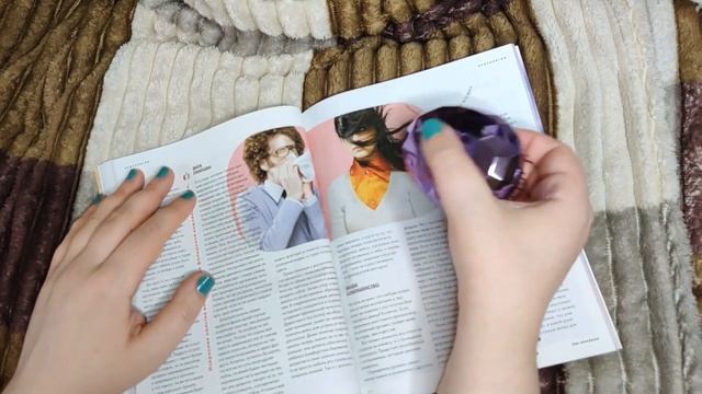 АСМР РАСЧЕСЫВАЮ ВОЛОСЫ ДЕВУШЕК ИЗ ЖУРНАЛА😴Звуки перелистывания страниц Asmr Haircut Magazine