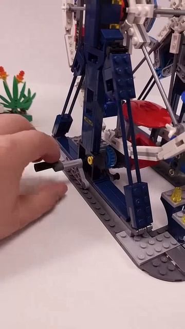 LEGO Creator Iconic Ferris Wheel (31389) против Wild Animals: Majestic Lion (31386)