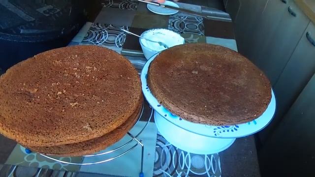 Бисквитный торт со сгущенкой из коржей