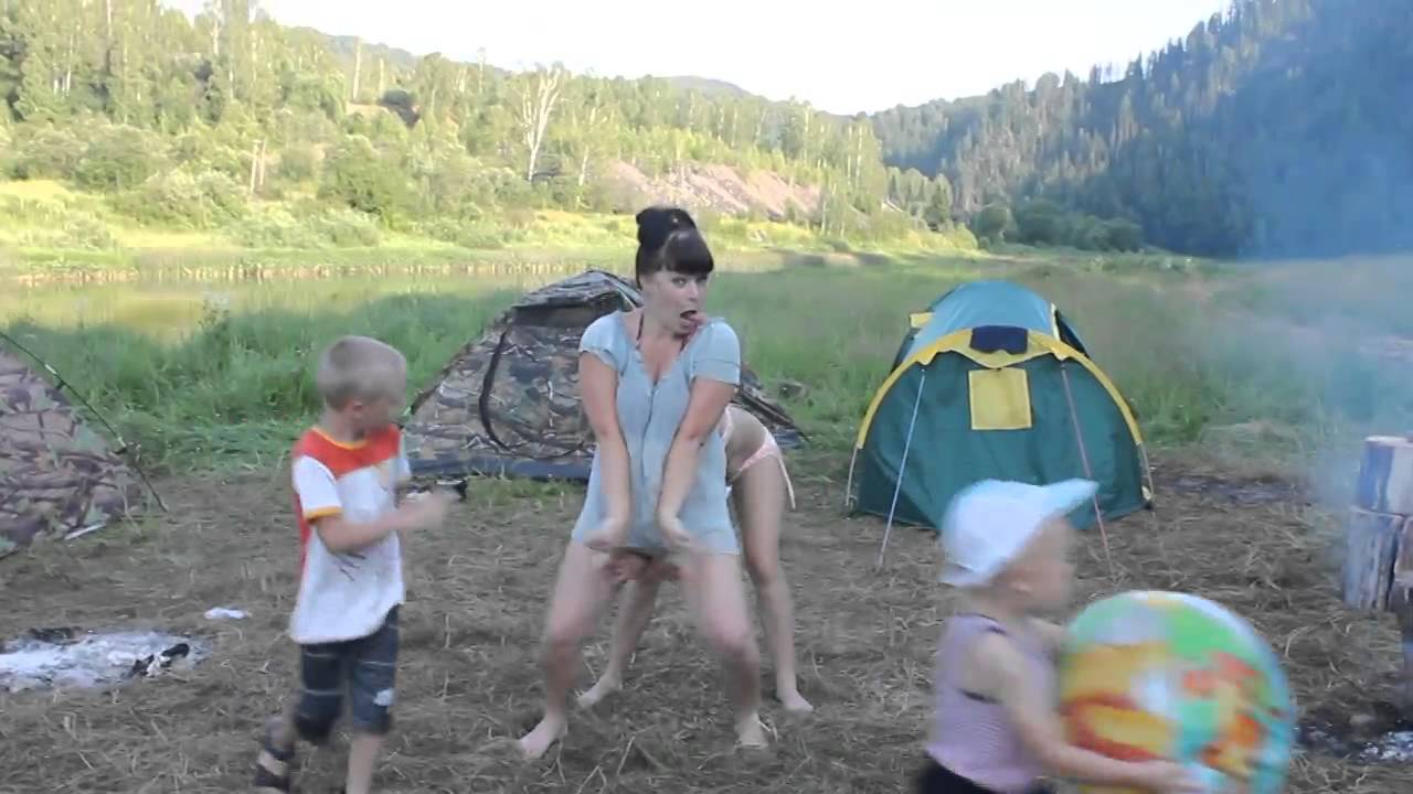 Девушки отдыхают на природе. Ржач!!!