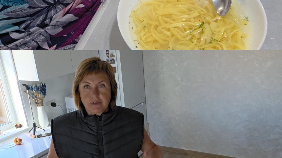 Закупили продукты по дороге домой. Приготовила домашнюю лапшу и убралась в ванной.