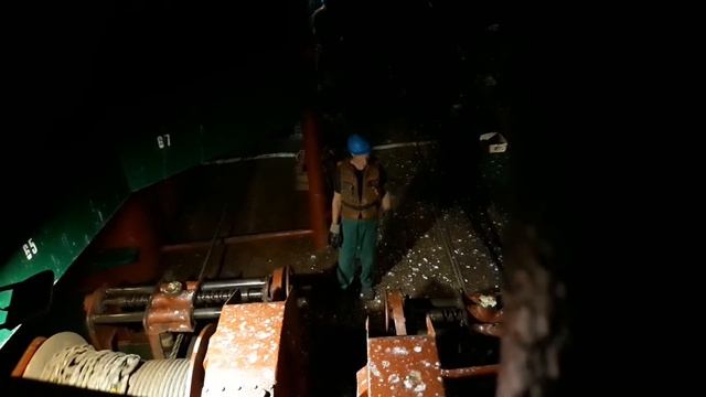 Живой звук механизмов на судне батм ( постановка или выборка трала / звук машинного отделения )