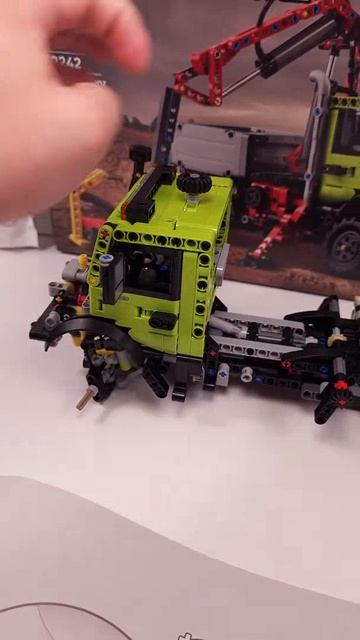 LEGO Technic Mercedes-Benz Unimog U 5023 с краном (42242) [1189 деталей] Сборка
