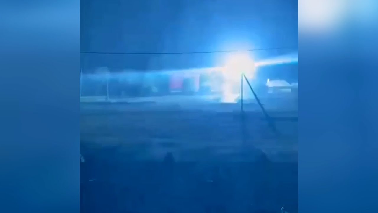 Молния эффектно попала в трасформатор. Real Video