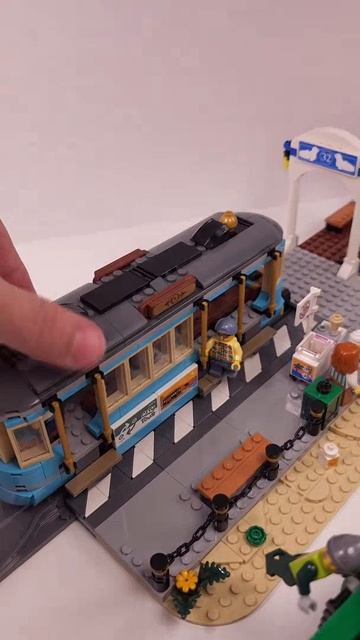 LEGO City Классический пляжный трамвай (60506) против Мусоровоза (60495)