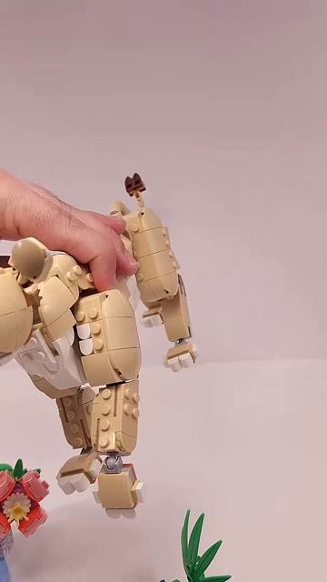 LEGO Creator Львица (31386) против Флоральный декор Флакон духов (31383)