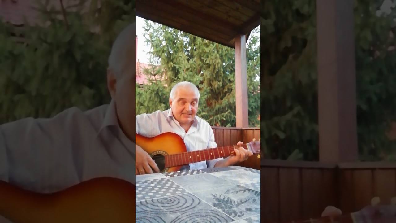 Шуточная песня Мы как тараканы на экране у него