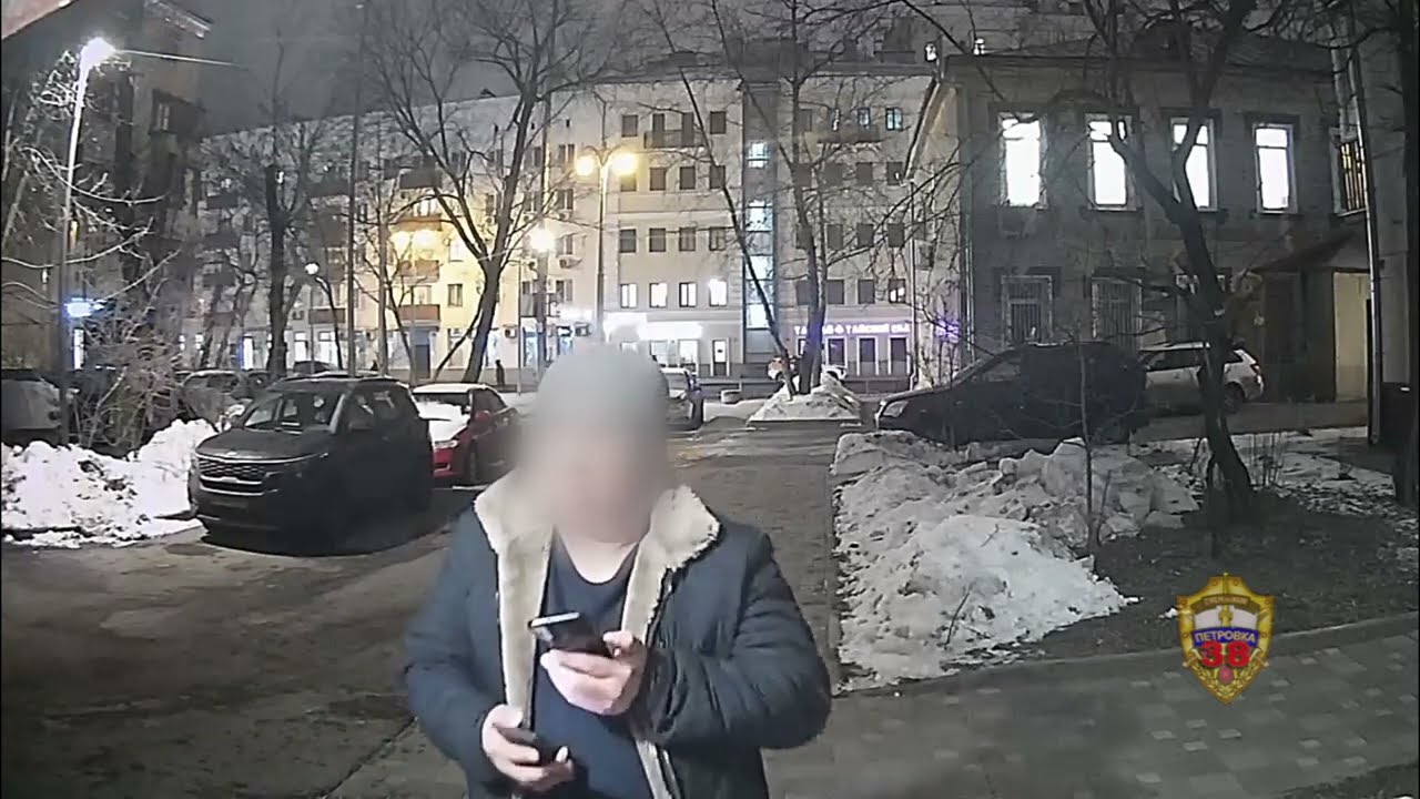 В Москве установлен помощник мошенников, похитивший у пенсионерки 200 тысяч рублей чужими руками
