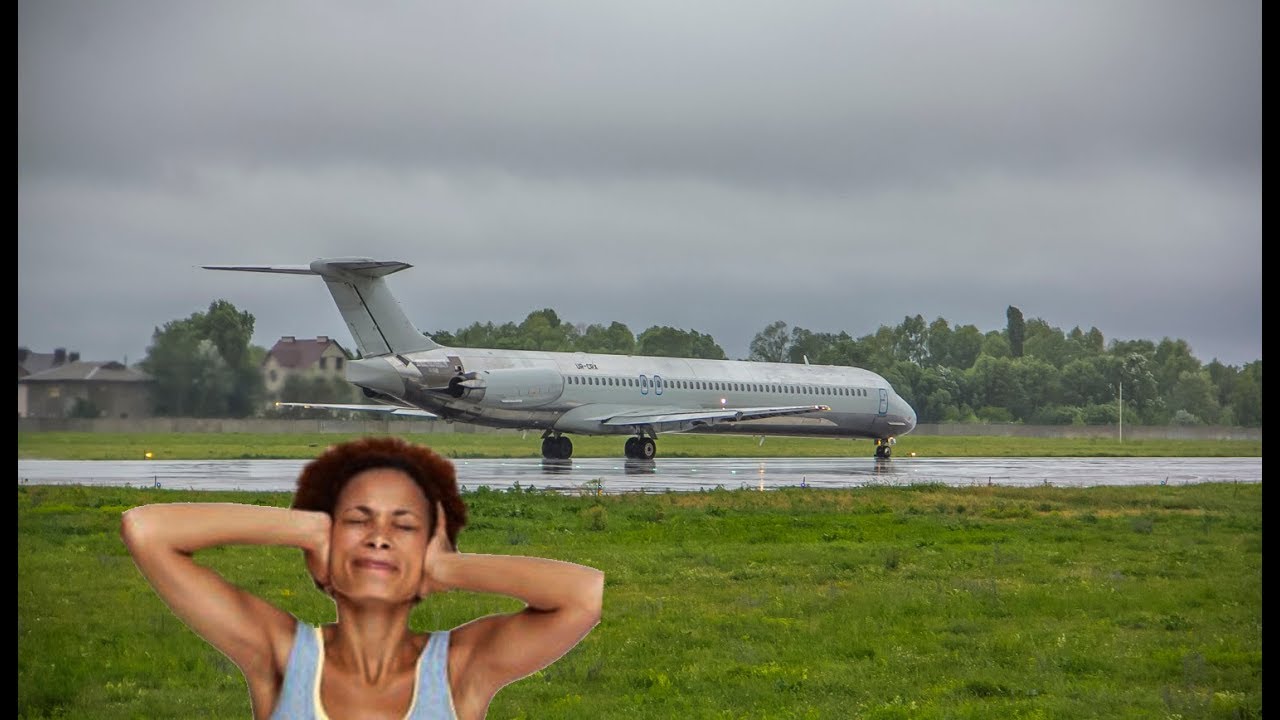 Оглушительный грохот турбин!! Взлёт лайнера MD-83 из аэропортта Жуляны UKKK
