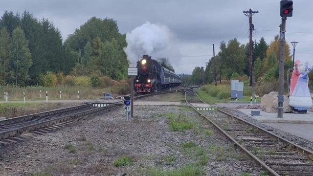 Паровоз Л-3051 с поездом 