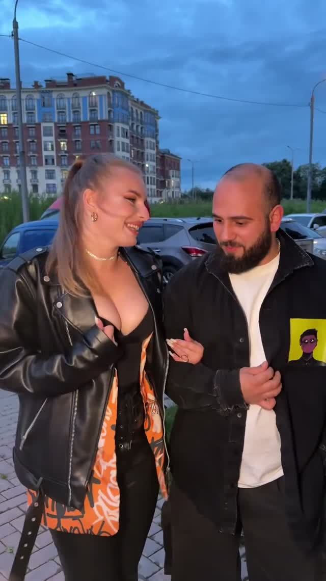 Алиса палит