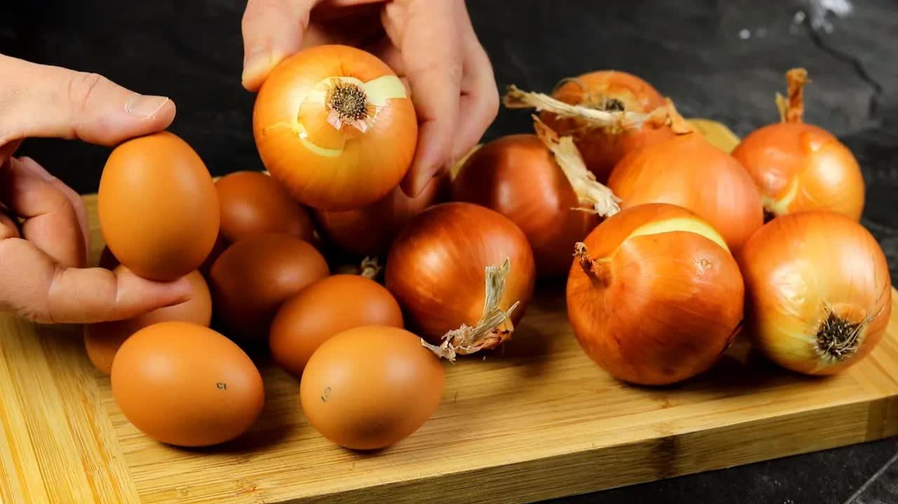 ИЗ ЛУКА И ЯИЦ ТАКОЕ ВКУСНОЕ - ПРОСТО НЕВЕРОЯТНО!