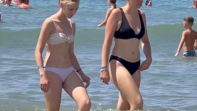 Три подруги, готовые к знакомствам 🌞