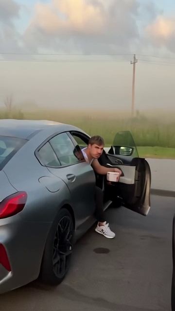 Малой на заправке в тренде😅