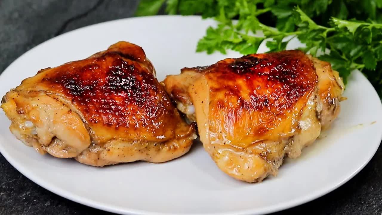 КУРИНЫЕ БЕДРА В ДУХОВКЕ Вкуснее, чем на сковороде Вкусный и быстрый ужин для семьи‼️