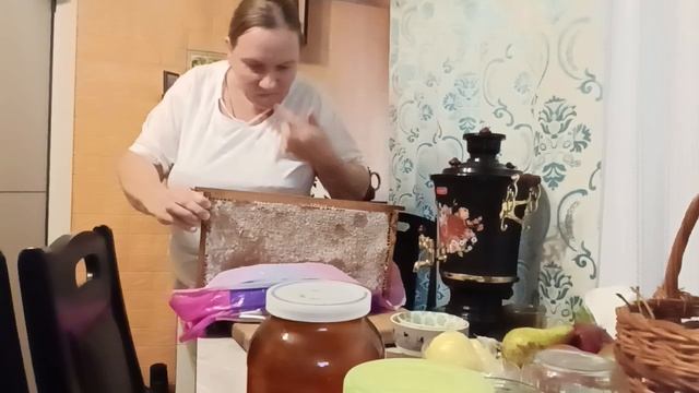 ПОБЫВАЛИ В ГОСТЯХ У ПЧЕЛОВОДА, ПРИГОТОВИЛА КАЛИНУ В МЕДУ.