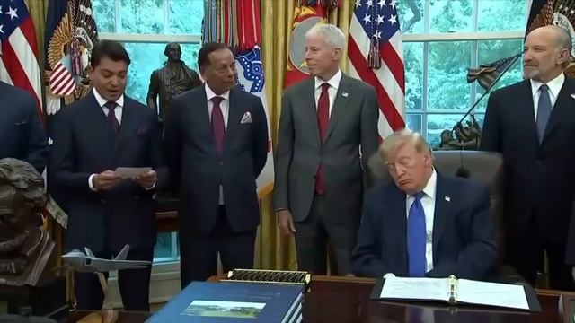 Спящий Трамп... В США Президенты как-то очень похожи