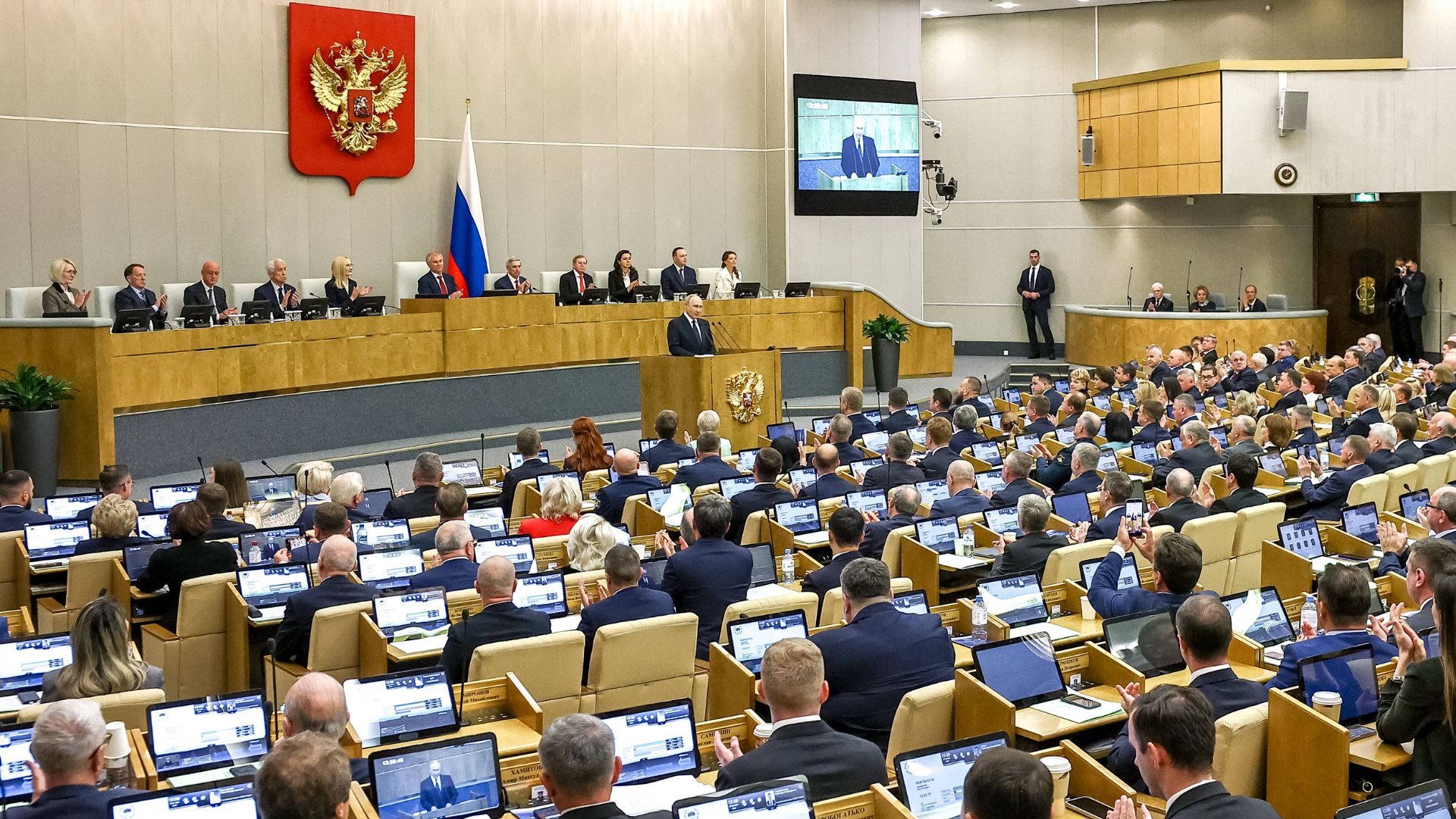 Первое заседание Госдумы девятого созыва