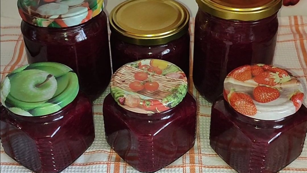 Заготовки на зиму, варенье, солëная капуста.