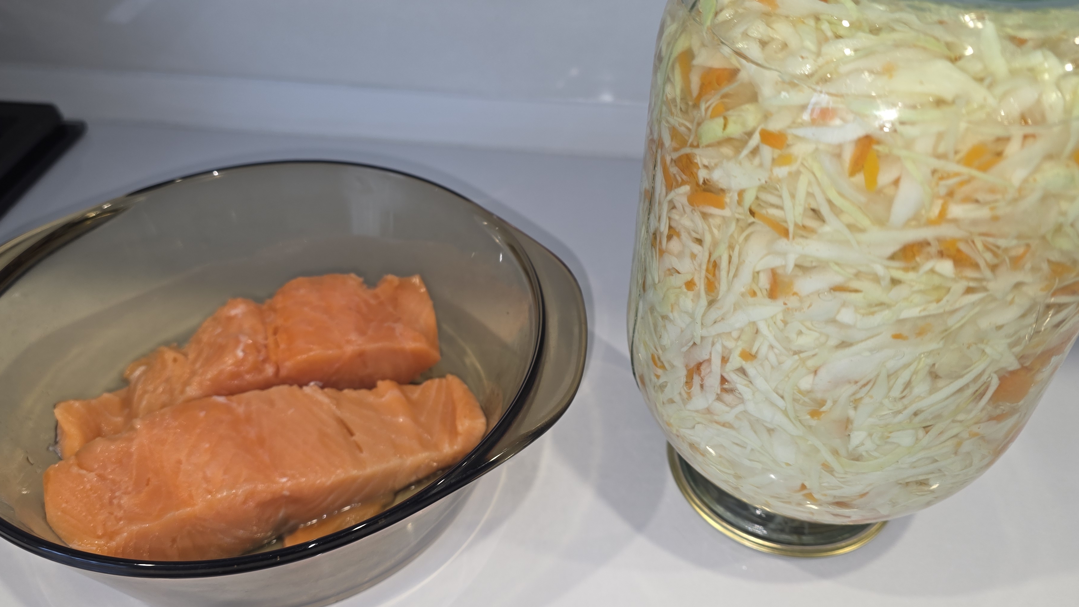 Вкусная капуста. Убралась в огороде, завтра резко похолодает.