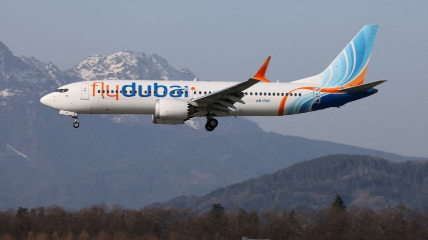 Сантехник выровнял самолет? Трамп усомнился в версии спасения борта Flydubai