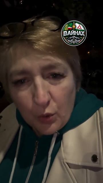 Женщина в шоке от молодёжи