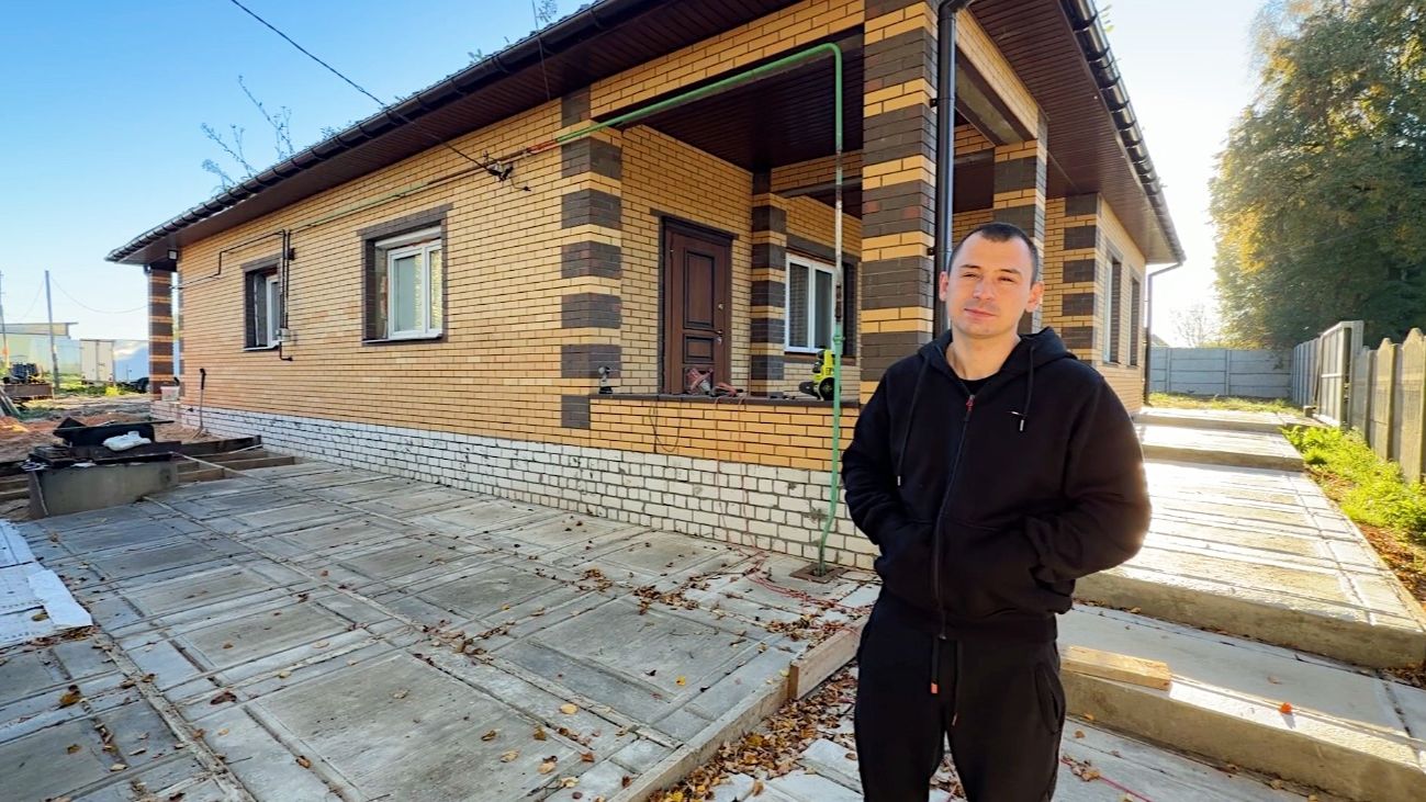 Кто виноват? Заливаем бетонную отмостку ручным миксером. Строим дом в деревне своими руками.