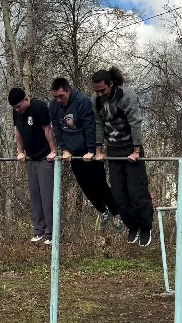 Аты-баты шли акробаты
