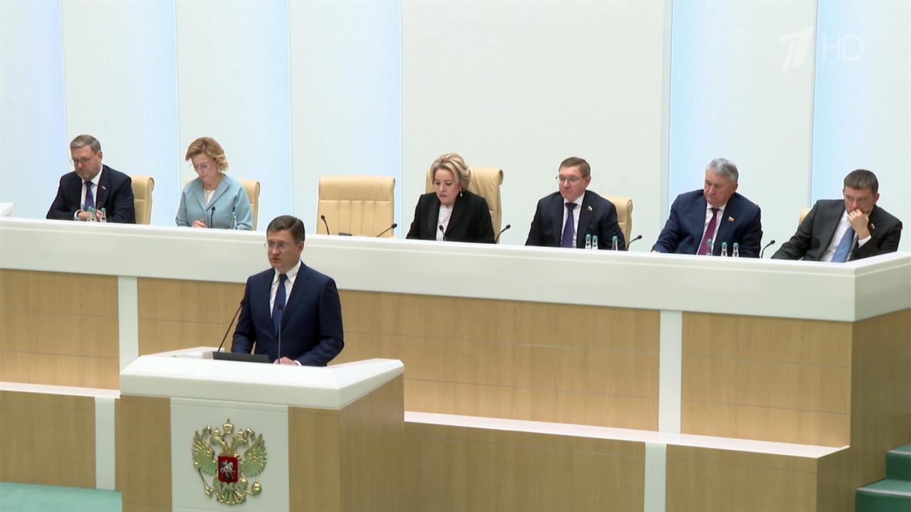 Сенаторы сегодня провели первое после каникул заседание осенней сессии