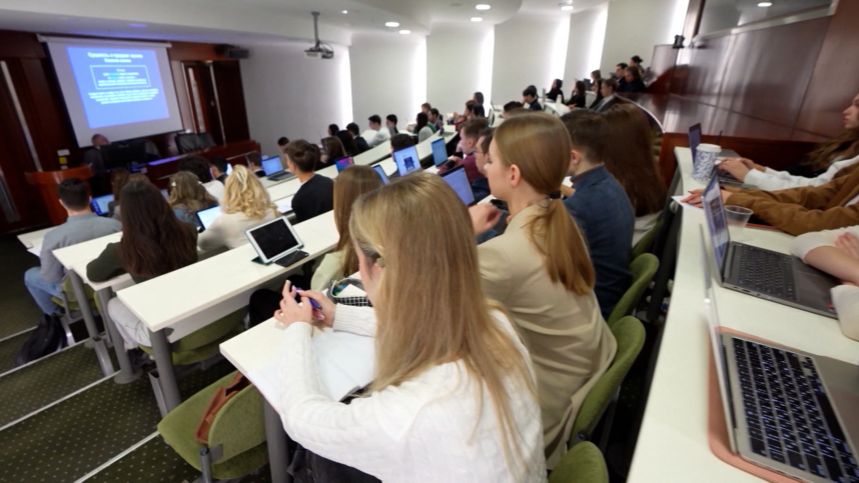 Минобрнауки меняет правила приема в вузы: олимпиад для льготного поступления стало меньше