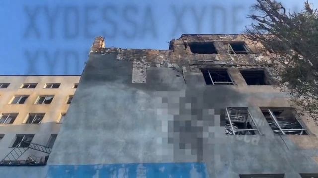 Во временно оккупированной ВСУками Одессе, НАШИ вынесли бизнес центр😎🤙🇷🇺🇷🇺🇷🇺