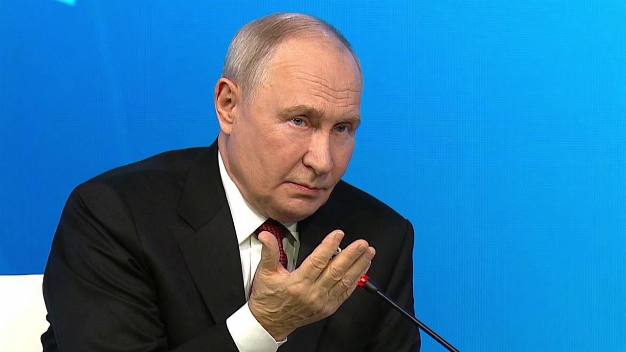 Владимир Путин выступил на заседании дискуссионного клуба "Валдай".