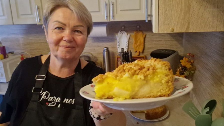 ЯБЛОЧНЫЙ ПИРОГ С ЗАВАРНЫМ КРЕМОМ, НУ ОЧЕНЬ ВКУСНЫЙ.