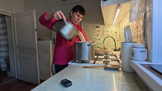 ЛЮБЛЮ КОГДА ВПРОК. СВАРИЛА ЩИ НАБИЛА МАСЛА