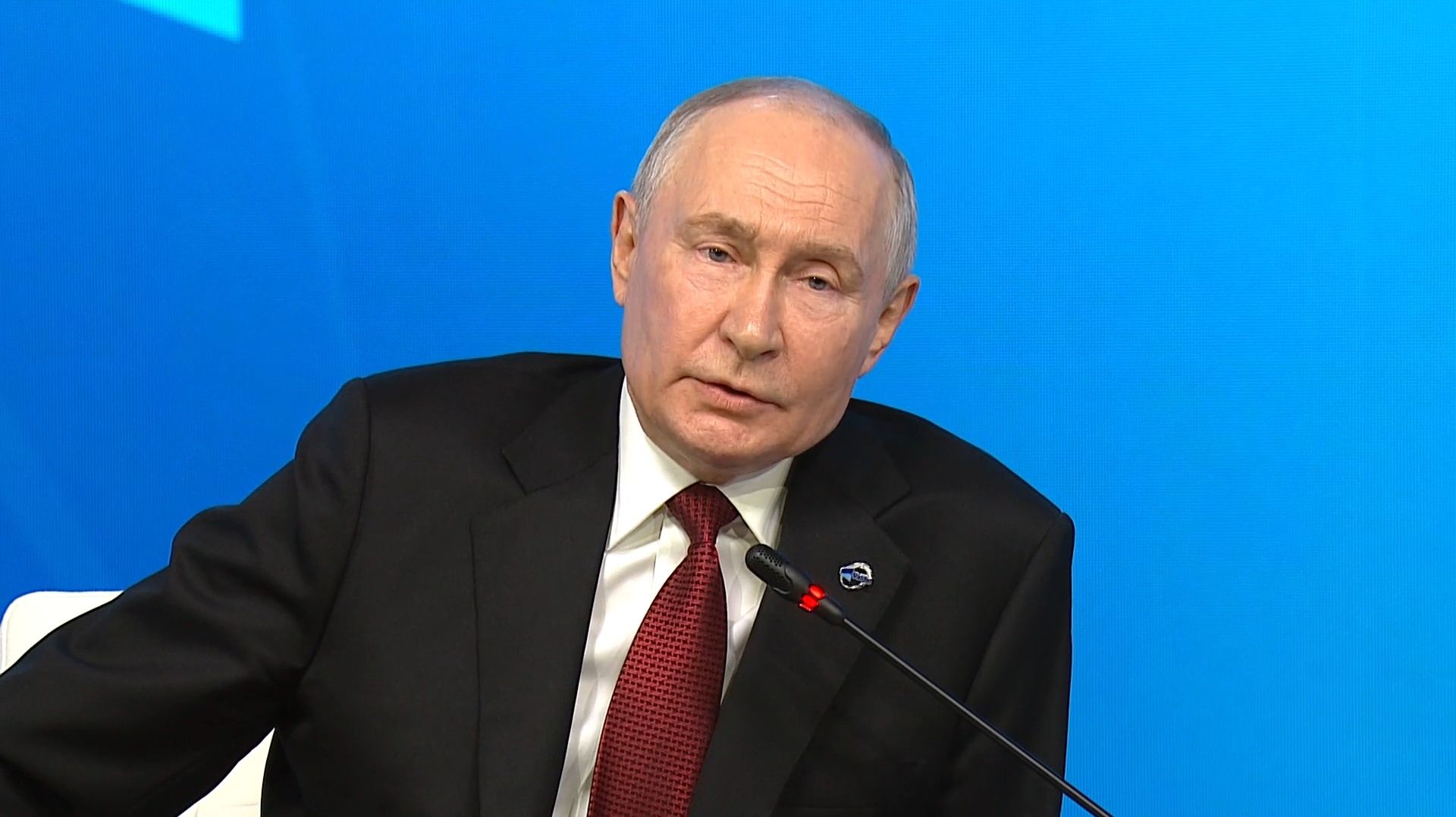 «ЧТО ШВЕЙЦАРИЯ ОТ ЭТОГО ПОЛУЧИЛА? ДА НИЧЕГО!» — Путин о санкциях и нейтралитете