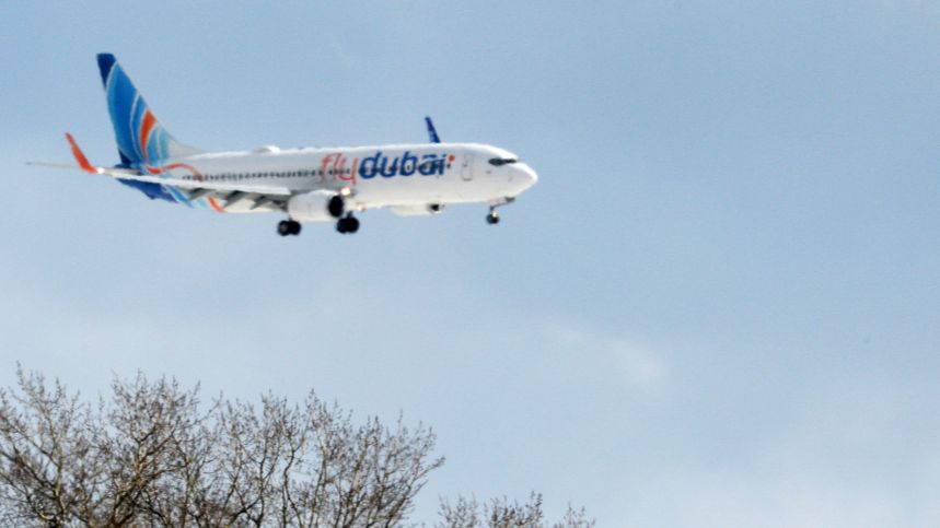 Паника, крики и раненый пилот: новые кадры из салона самолета Flydubai, который пытались захватить