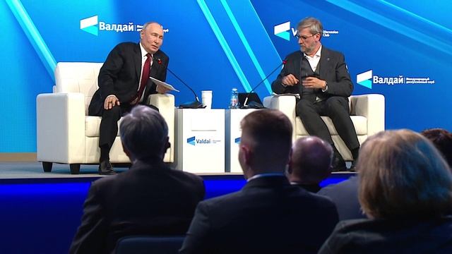 «Я ПОЛЬЗУЮСЬ АДМИНИСТРАЦИЕЙ ПРЕЗИДЕНТА!» — Путин пошутил в ответ на вопрос об ИИ