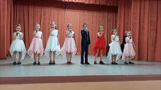 Детский вокал, чтение стихов.