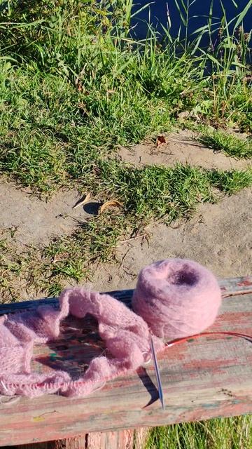 Вяжу и наслаждаюсь природой...🍂🧶