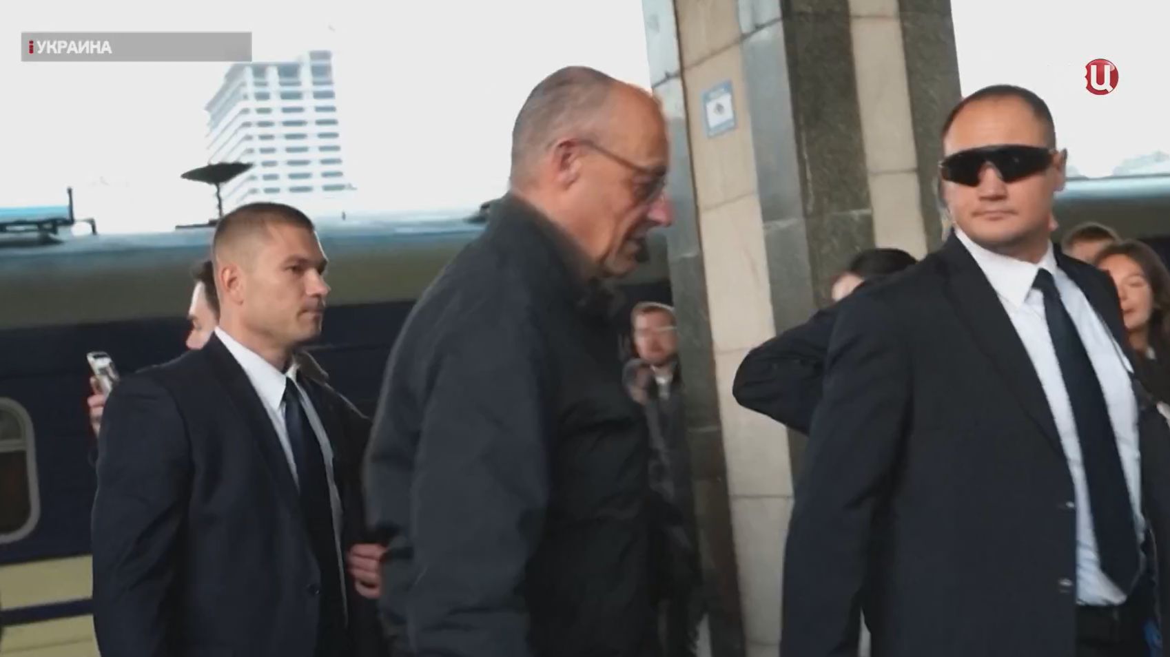 "Убийцы возвращаются на место преступления": в Киев приехал Фридрих Мерц