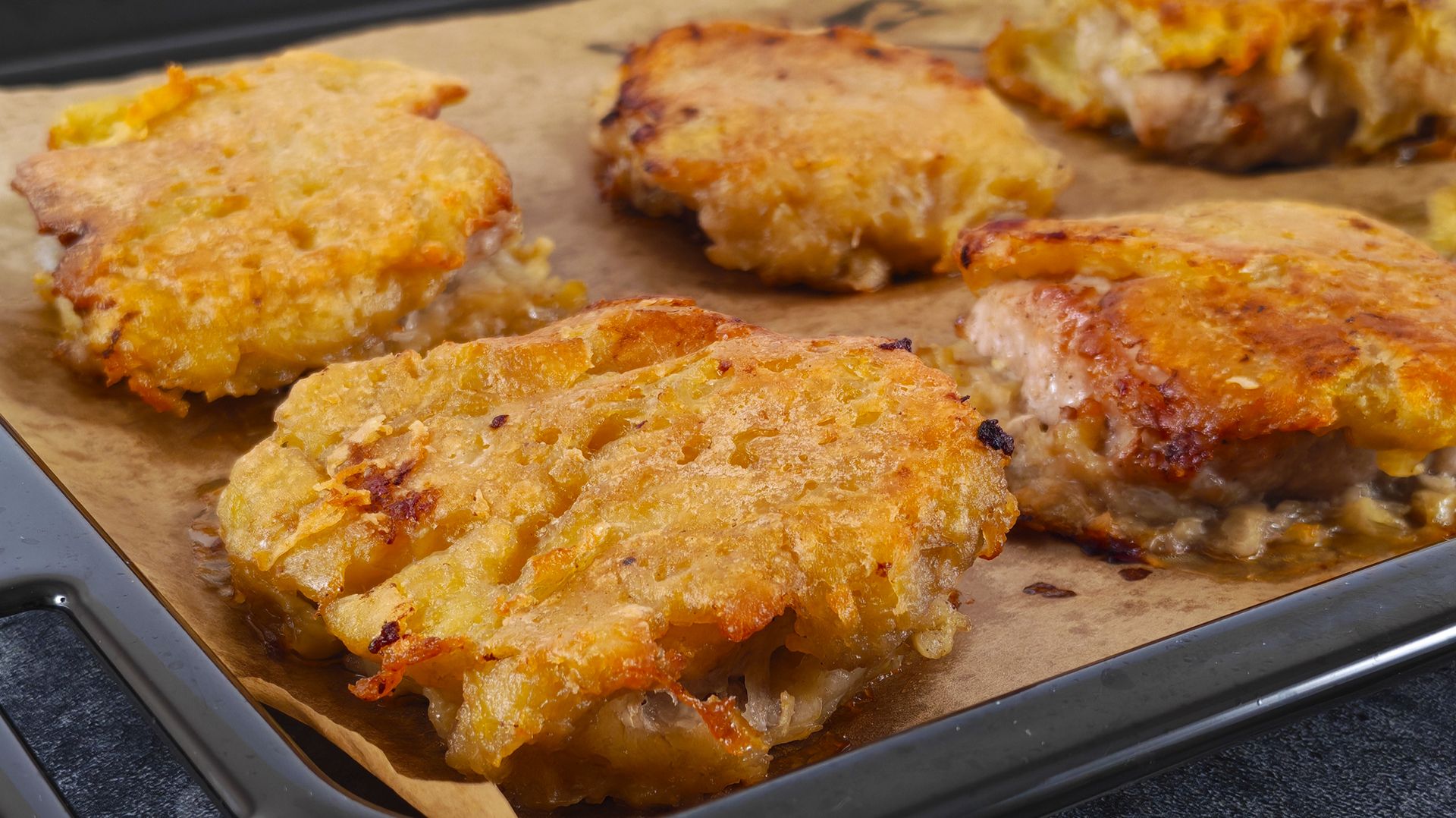 Отбивные Медвежья лапа: сочные, с хрустящей картофельной корочкой