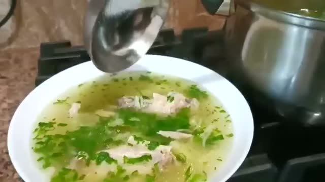 Куриный суп, ароматный и вкусный.
