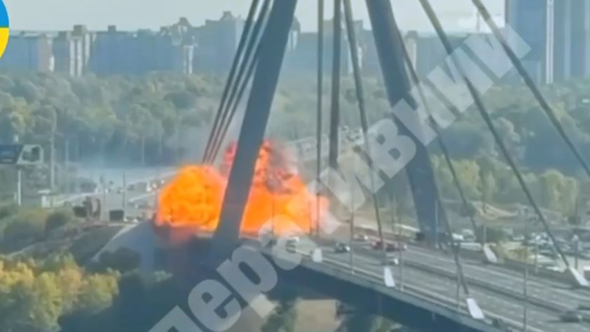 ❗️В Киеве вновь нанесен удар по северному мосту.