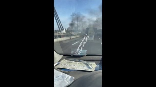 Ещё кадры с места прилёта на Северном мосту в Киеве.