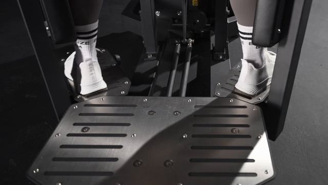 Обзор тренажёра Отведение бедра стоя BRONZE GYM NEO105