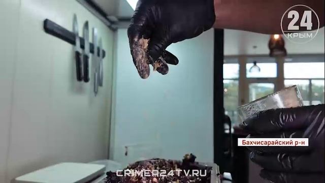В Крыму изготавливается уникальный сорт сыра «Корова на сене», аналогов которому нет в мире